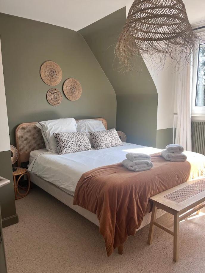 Bed and Breakfast Les Glycines Croix Экстерьер фото